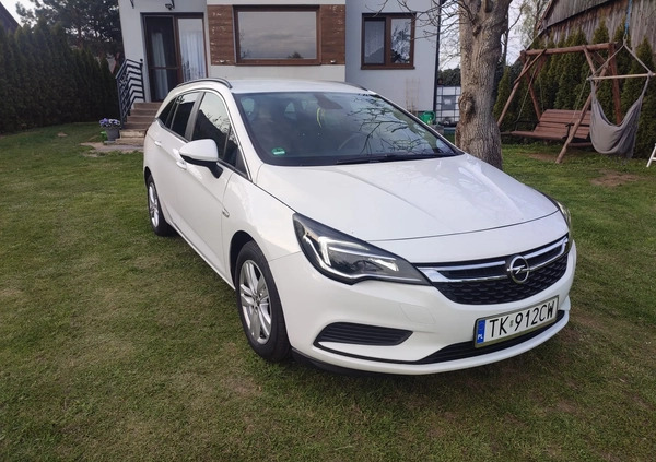 Opel Astra cena 41500 przebieg: 172000, rok produkcji 2018 z Kielce małe 742